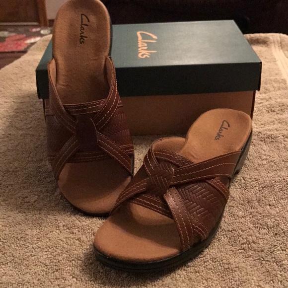 clarks flamingo flip flops